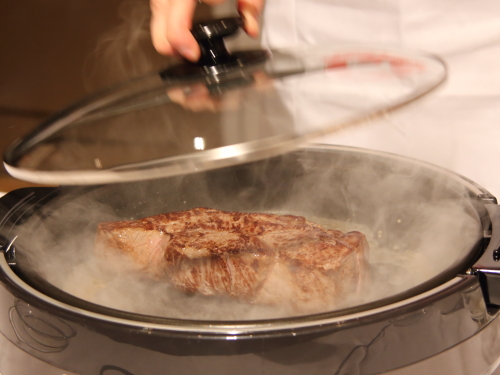 かたまり肉が焼き上がる