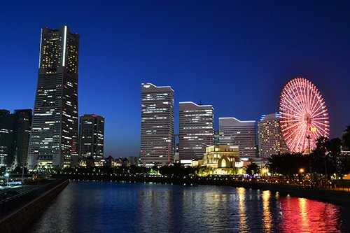 横浜ならでは、海を彩るきれいな夜景スポットはどこ?