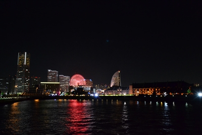 横浜ならでは、海を彩るきれいな夜景スポットはどこ?