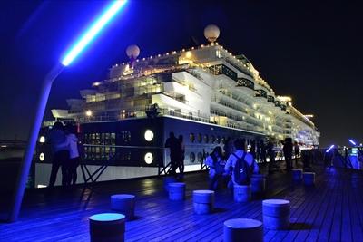 横浜ならでは、海を彩るきれいな夜景スポットはどこ?