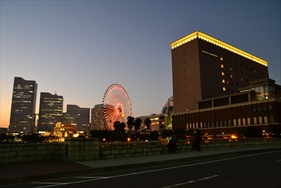横浜ならでは、海を彩るきれいな夜景スポットはどこ?