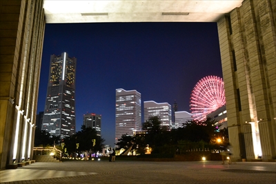 横浜ならでは、海を彩るきれいな夜景スポットはどこ?