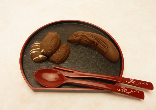 バレンタインにこんなのもらったら逆にうれしい？　初代エイリアンとタマゴの形のチョコレート