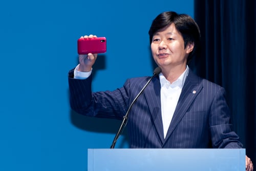 LG モバイルコミュニケーションセールスグループ 統括部長の首藤 晃 氏 LG モバイルコミュニケーションセールスグループ 統括部長の首藤 晃 氏