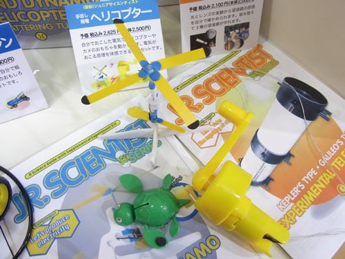 ヘリコプターやカメのおもちゃを動かせる『手回し発電ヘリコプター』 ヘリコプターやカメのおもちゃを動かせる『手回し発電ヘリコプター』