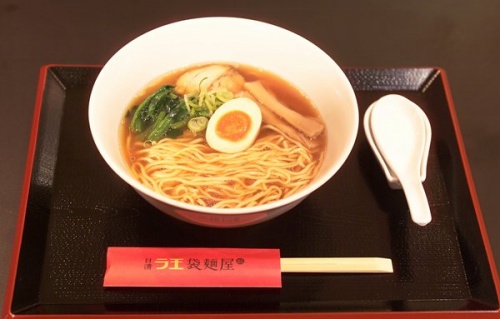 日清ラ王 袋麺屋　阪急梅田店　（醤油）