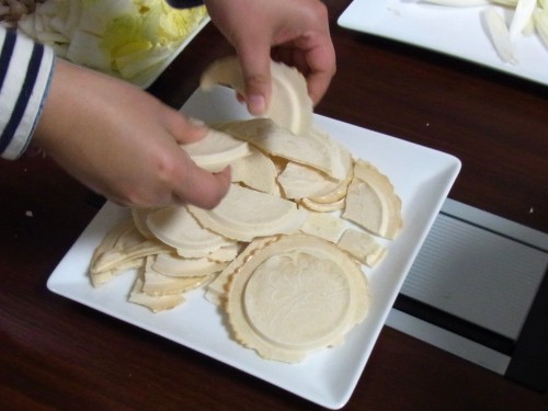せんべいを割る せんべいを割る