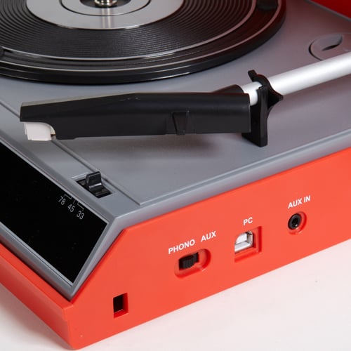 ツインファミコンみたい！ レトロなトランク型のUSB端子