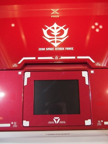 キャラホビ2013】実物大シャア専用ザクが幕張メッセに！ 赤い