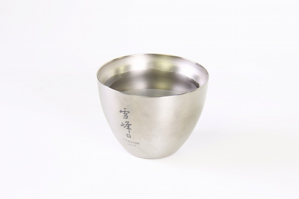 どこでも粋にキマる『酒筒 Titanium』で花見に出かけようぜ どこでも粋にキマる『酒筒 Titanium』で花見に出かけようぜ