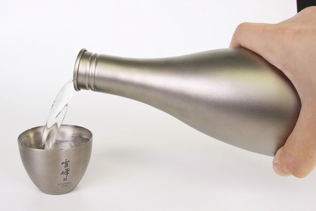 どこでも粋にキマる『酒筒 Titanium』で花見に出かけようぜ