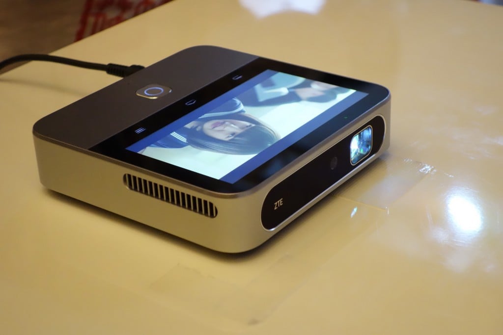 SoftBank モバイルシアター シルバー mobiletheater1-1024x683.jpg
