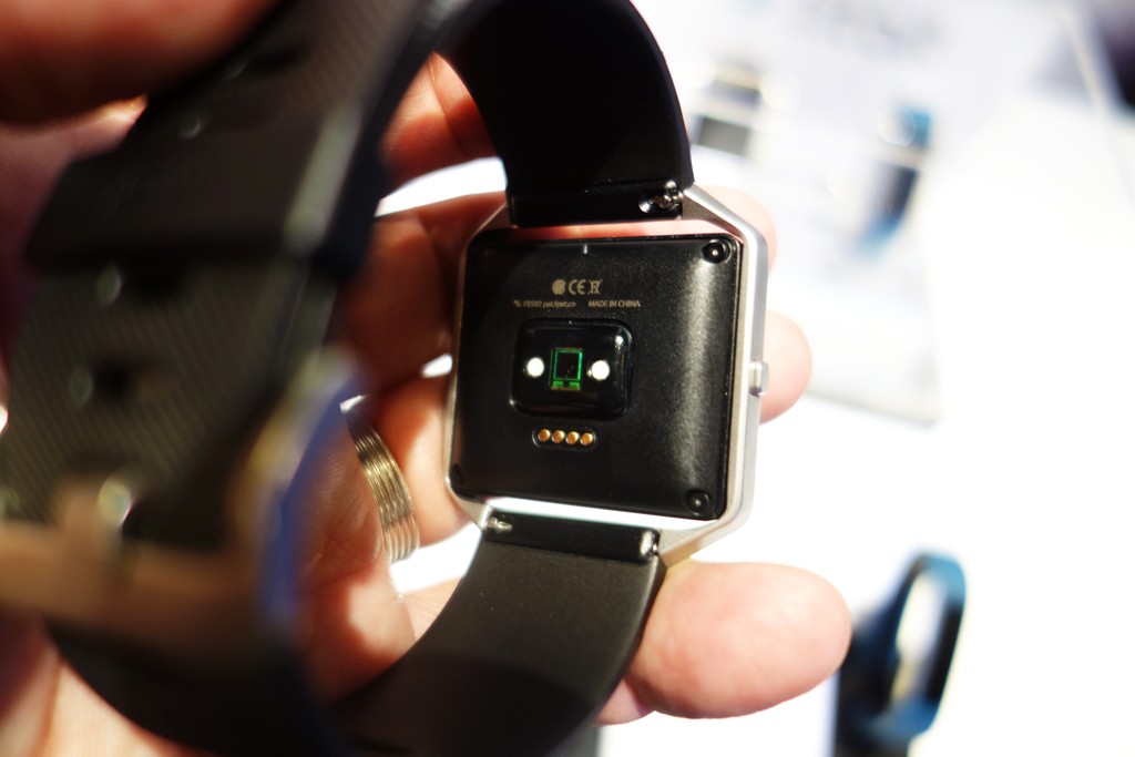 フィットビットがリストバンド型活動量計の新製品『Fitbit Alta