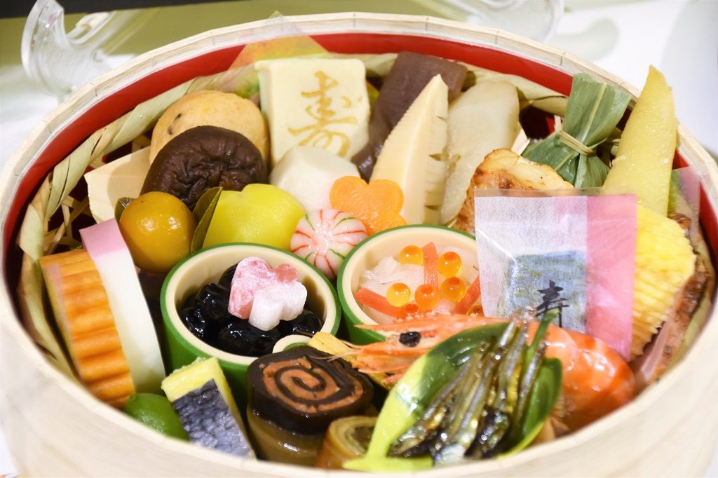 ろくのかーちゃん様専用 翠雲作 三段重 天然木 沈金 寿松