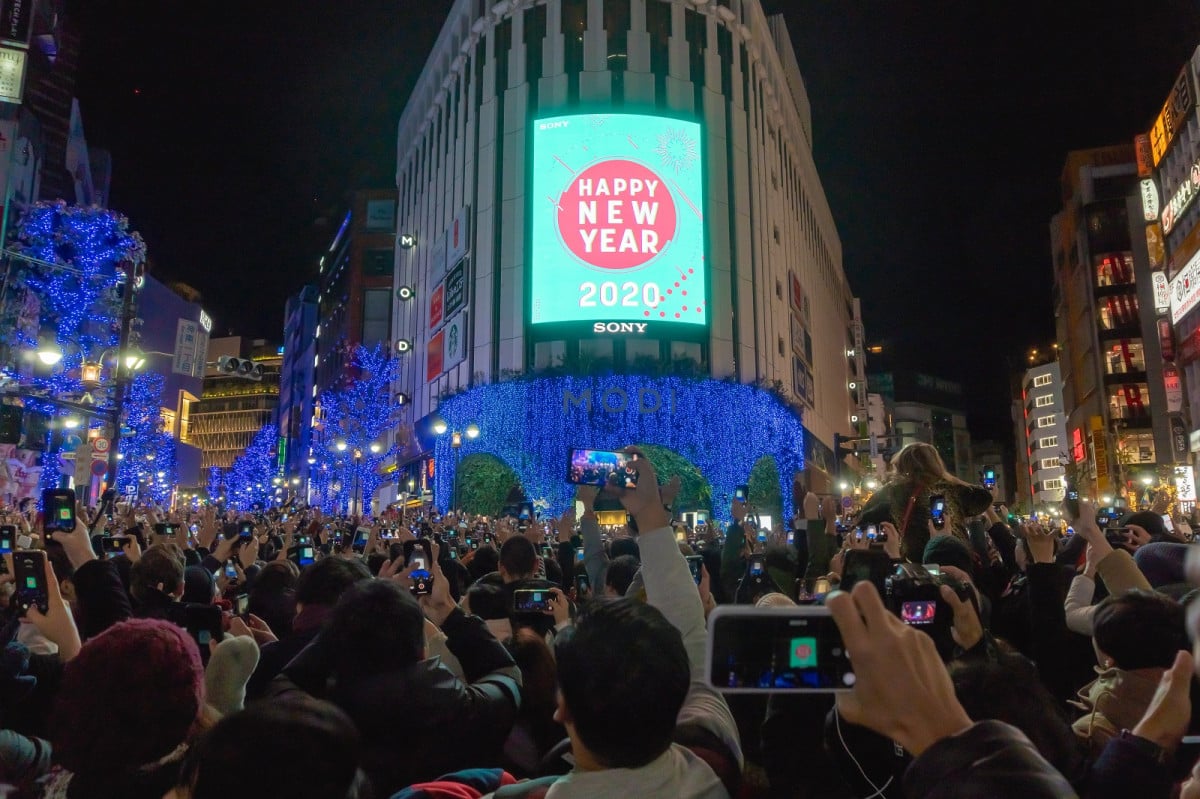 渋谷で令和初のカウントダウンに10万8500人が参加、北島康介や