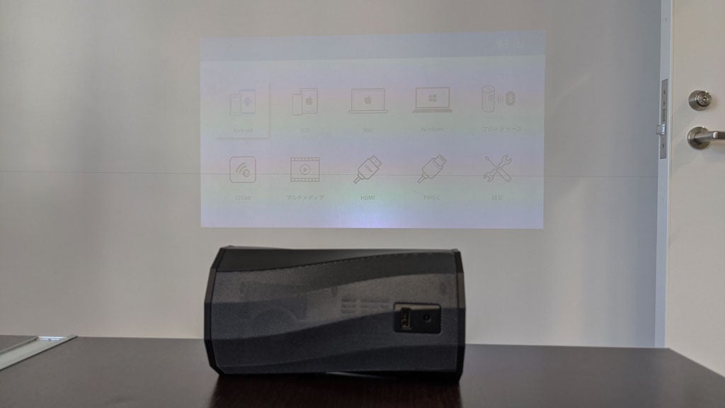 Acerが縦動画を大きく投影できるモバイルプロジェクター「C250i