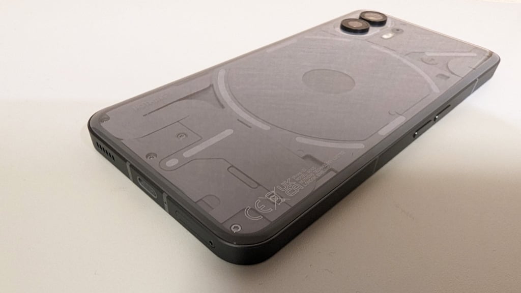 Nothingの透明スマホ「Nothing Phone (2)」レビュー 進化した