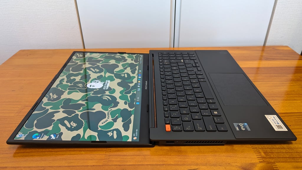 A BATHING APEの世界観とパフォーマンスを両立したノートPC