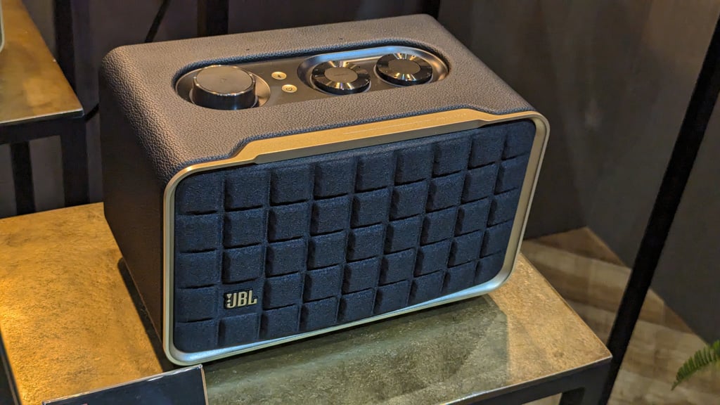 JBLが70年代風デザインのWi-Fiスピーカー「JBL AUTHENTICS 200 JBLが70年代風デザインのWi-Fiスピーカー「JBL AUTHENTICS 200