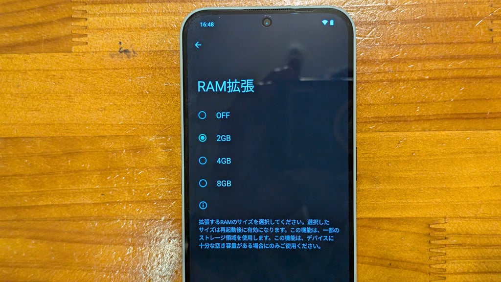 暗闇で背面が光る「Nothing Phone (2a) Community Edition 暗闇で背面が光る「Nothing Phone (2a) Community Edition