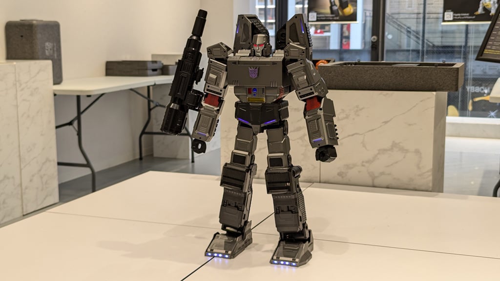完全自動変形コンボイのRobosenが新製品「フラッグシップ