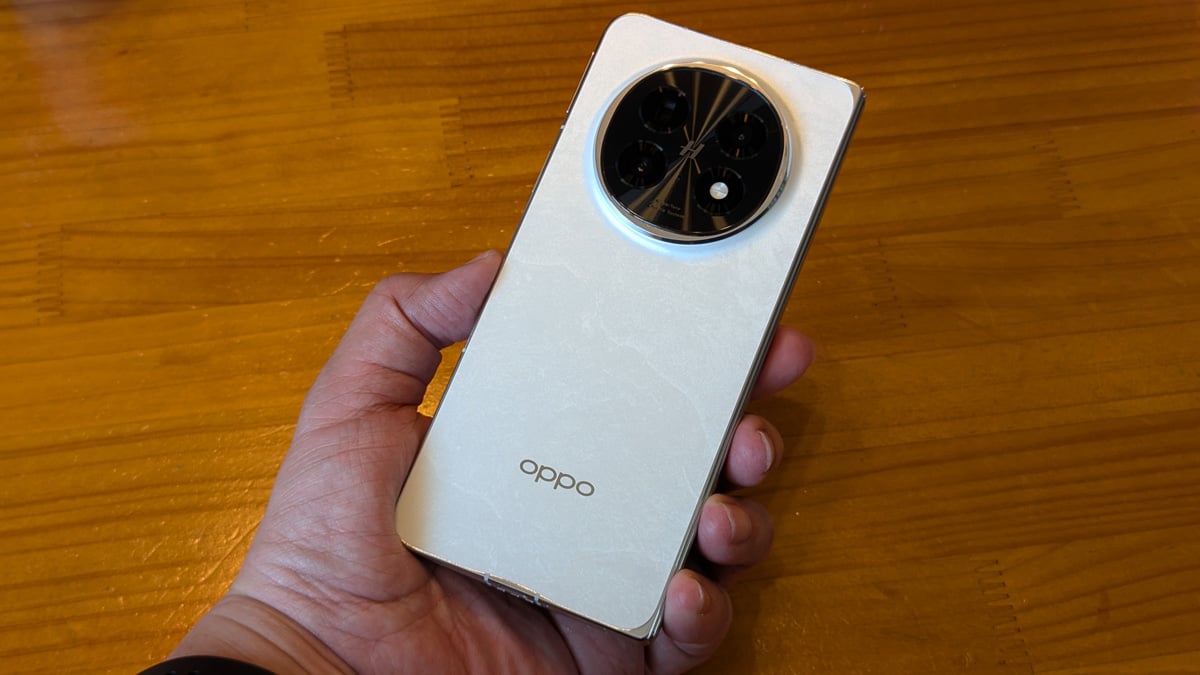 折りたたみスマホ「OPPO Find N5」がめちゃめちゃ薄かった