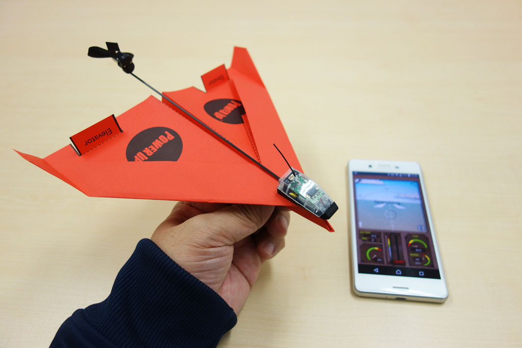 紙飛行機がスマホで操作できるラジコンになるスマートトイ Powerup 3 0 製品レビュー ガジェット通信 Getnews