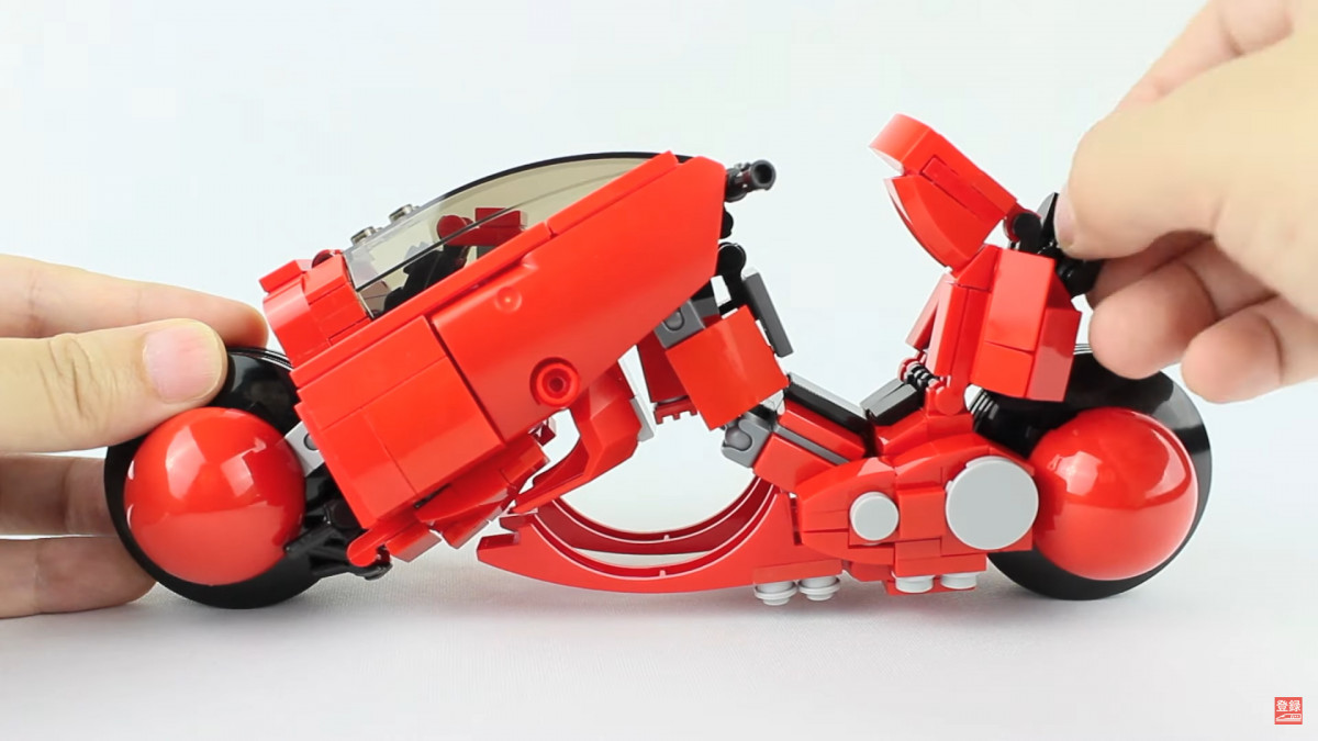 ピーキーすぎる Legoで作った Akira 金田のバイク変形ロボやばい ガジェット通信 Getnews