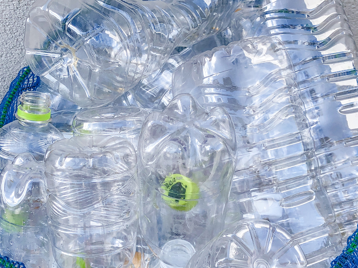 異物が入っていたり飲み残しのペットボトルを捨てるとリサイクルできない 消費者に求められる環境にやさしいゴミ捨て意識とは ガジェット通信 Getnews
