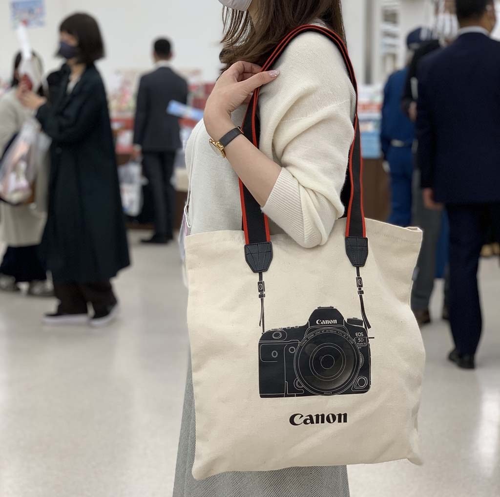 Canon一眼レフカメラがバッグに 日本最大級の文具の祭典 文具女子博 が開催 ガジェット通信 Getnews
