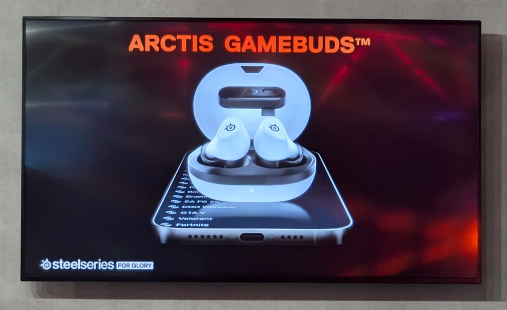 SteelSeries初の完全ワイヤレス型ゲーミングイヤホン「Arctis GameBuds」が10月下旬以降に順次発売へ：TGS2024