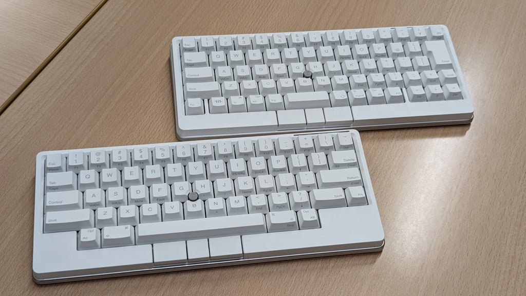 「HHKB Studio」に新色「雪」を発売　XRヘッドセットのパススルーで視認性のよい黒印字のキートップセットも提供