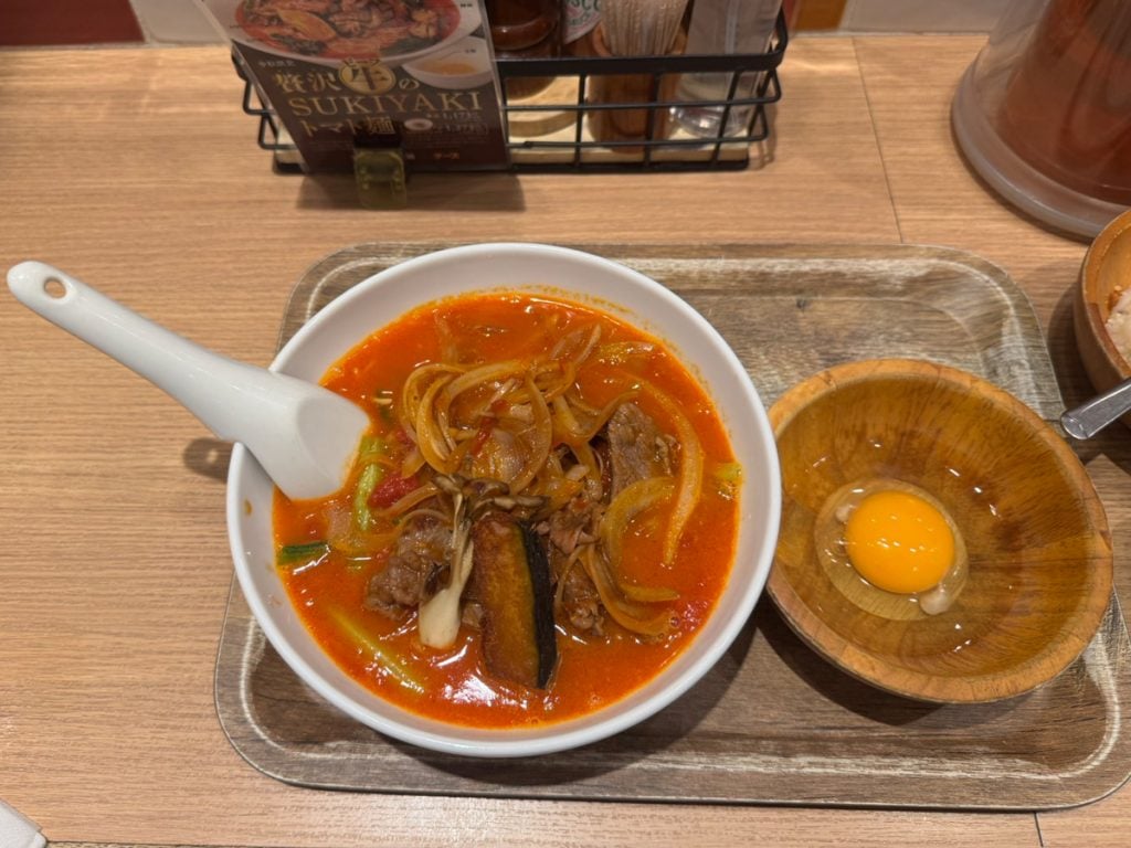 10月10日はトマトの日！ 「太陽のトマト麺」の「贅沢ビーフのSUKIYAKIトマト麺」を食べてみた