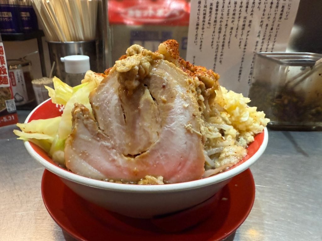 「熟成豚骨に変わって、旨みがさらに爆発中」　中野の人気ラーメン店「箕輪家」GW2日限定の「まるじろう」を食べてみた