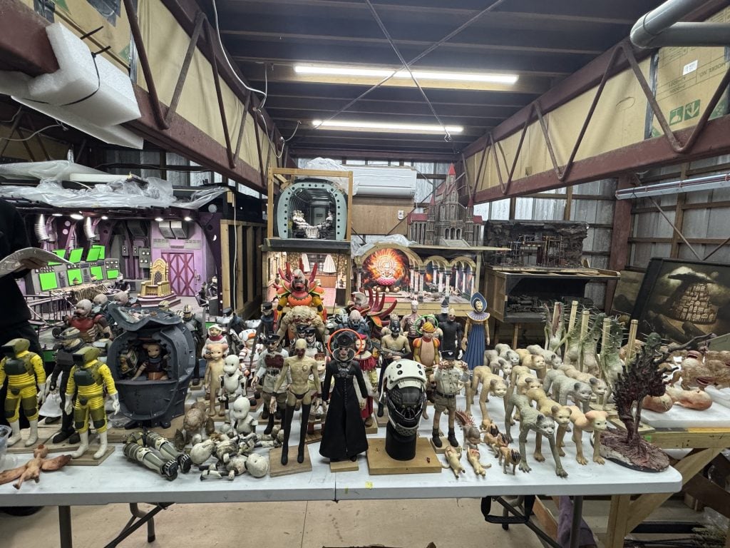 圧巻の作品群…！『JUNK WORLD』堀貴秀監督の制作現場に潜入してきた！「3DCGでのモデリングは、粘土をこねる感覚に似ている」
