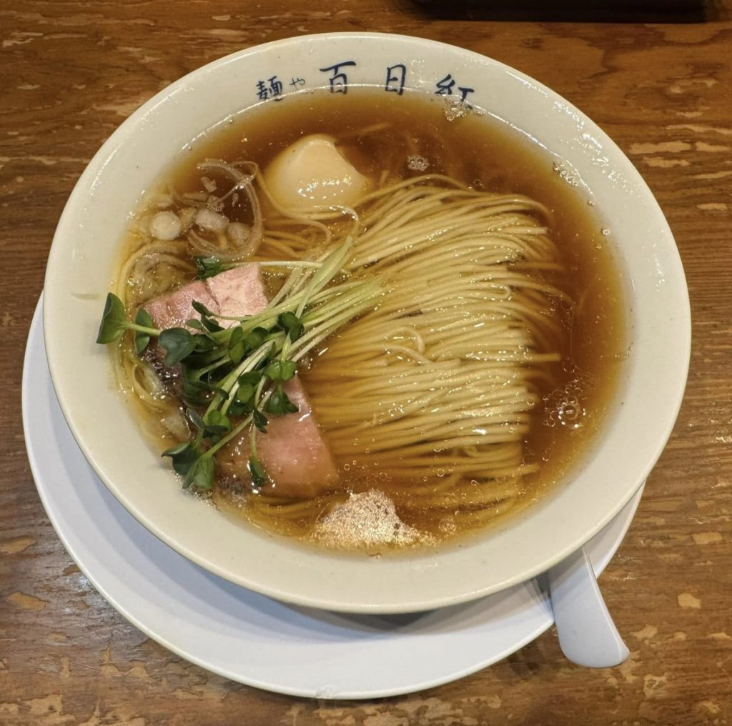 新宿三丁目　醤油・塩ラーメンにインスタフォロワーは味玉サービスで500円！「麺や　百日紅」の朝ラー