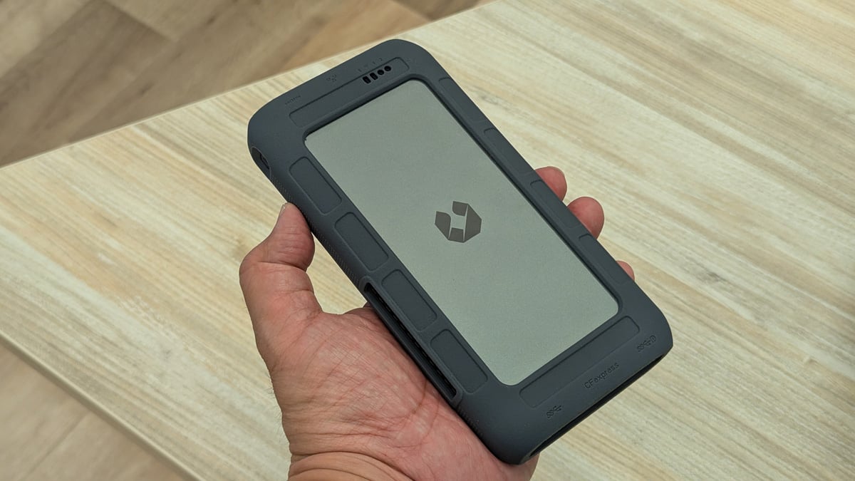 最大16TBを手軽に持ち運べるポータブルNAS「UnifuDrive UT2」の応援購入プロジェクトがMakuakeで公開中