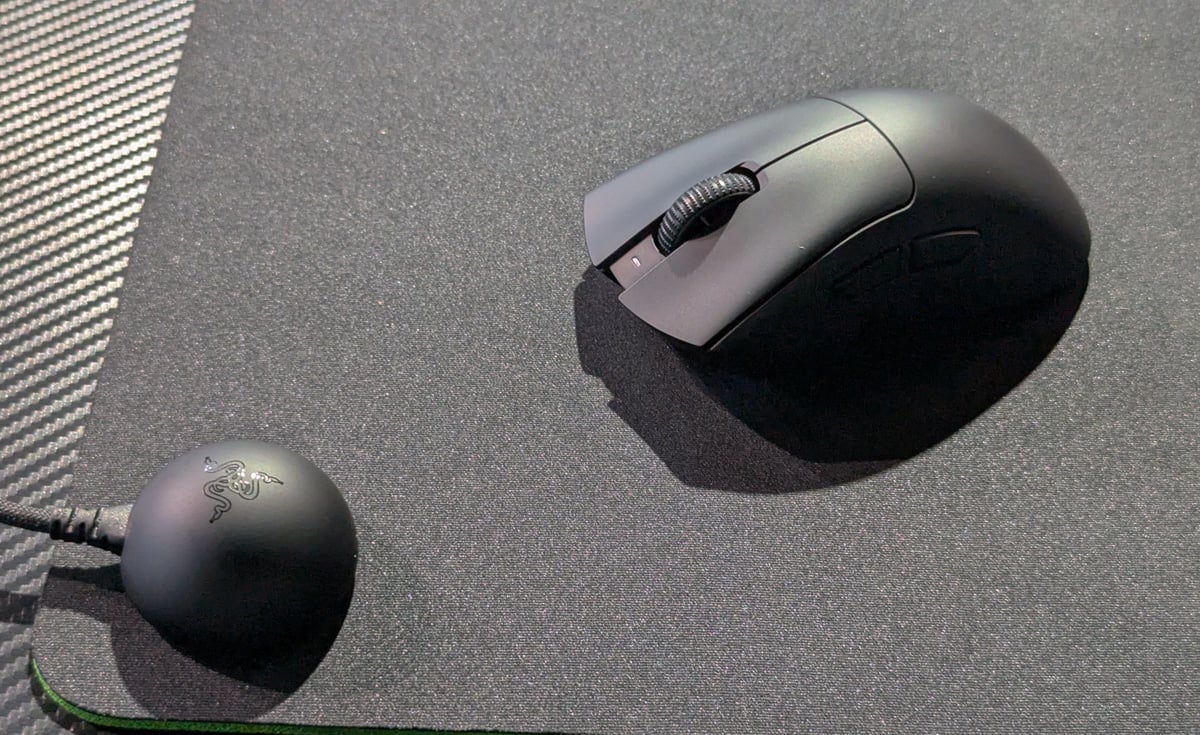 Razerがエルゴノミクス形状のeスポーツ向け軽量ワイヤレスマウスの新モデル「DeathAdder V4 Pro」を発売へ