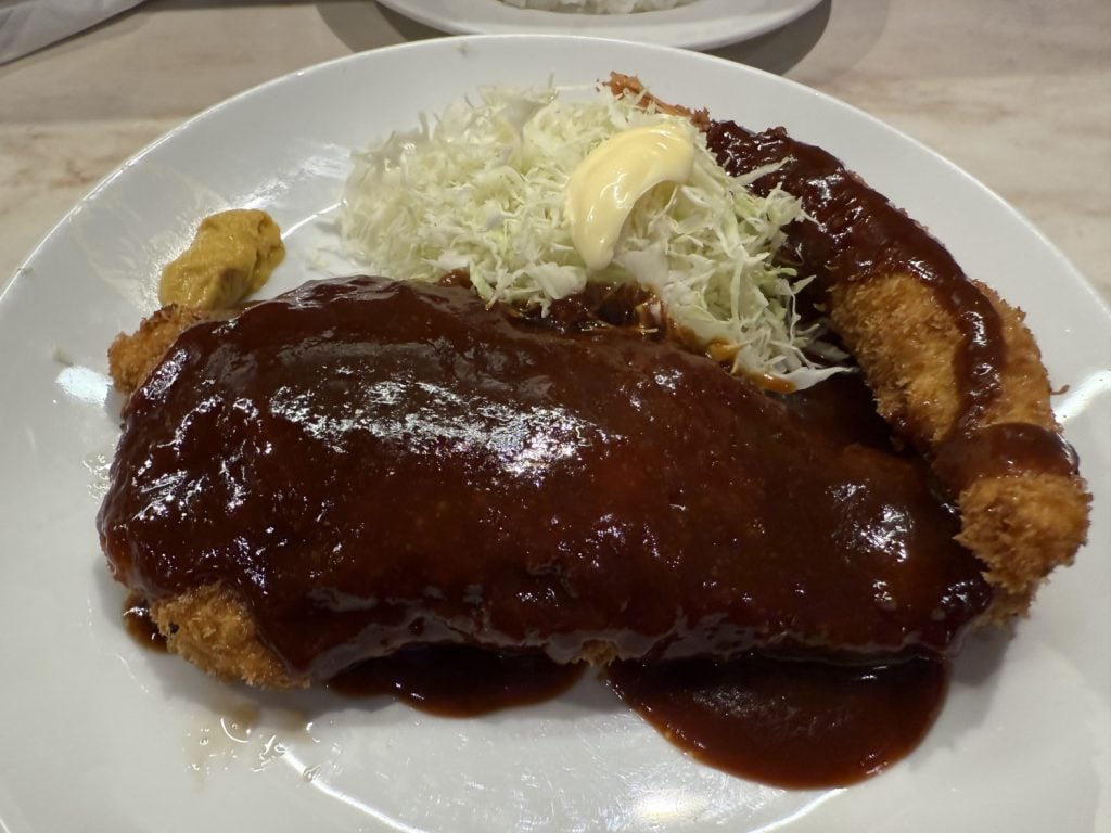 【大阪グルメ】デミグラスソースで食べる極上トンカツ！中加賀屋の行列店「ニューとん助」