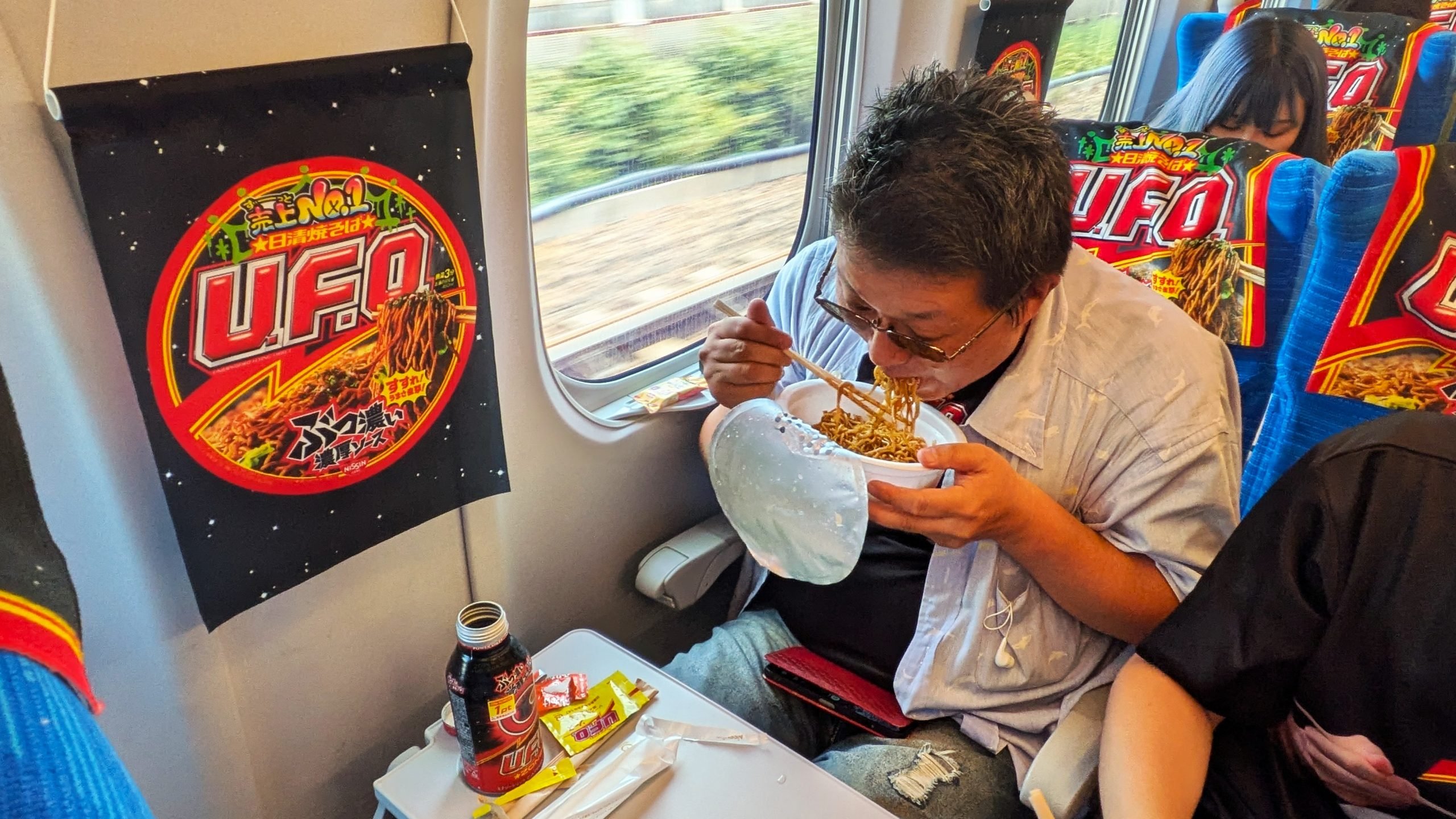 新幹線で焼きそばU.F.O.を食べて濃厚ソースの匂いをリセッシュする謎ツアーに潜入