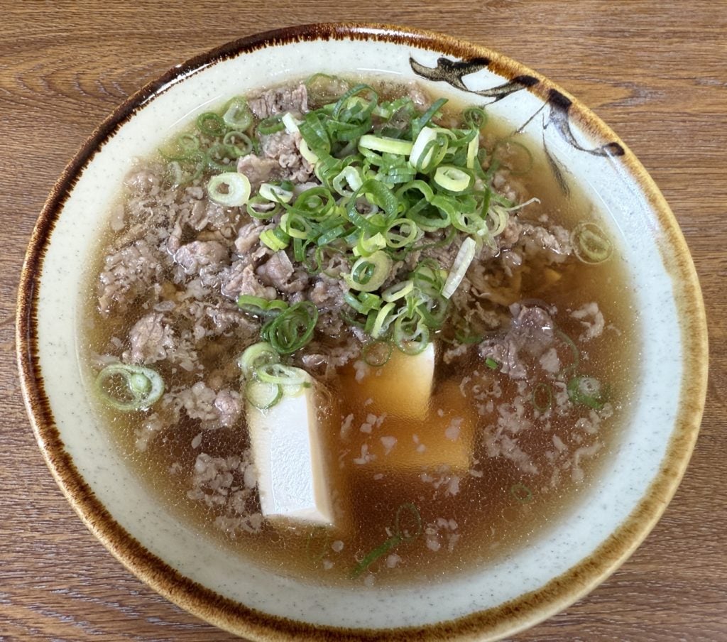 肉うどんのうどん抜き！？　伝説の「肉吸い」発祥のお店　なんば「千とせ本店」に行ってみた