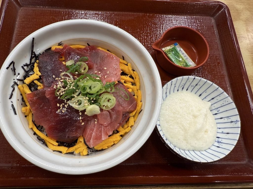 特盛はまぐろが２倍！　なか卯の「山かけ天然南まぐろ丼」を食べてみた