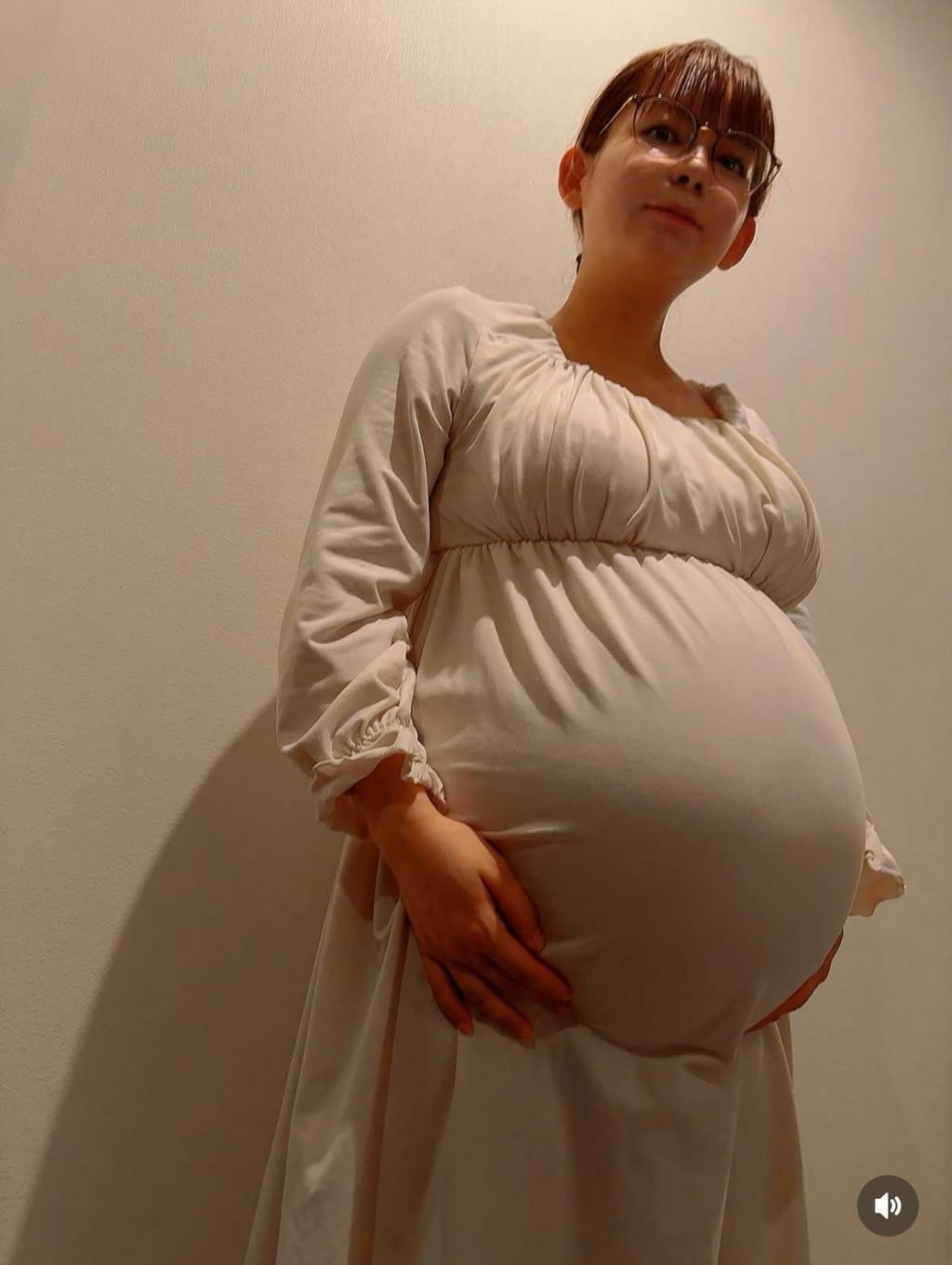 双子を妊娠中の中川翔子さん「風船みたい、飛んでしまいそう」大きなお腹をSNSに投稿し反響　不眠に悩んでいることも明かす