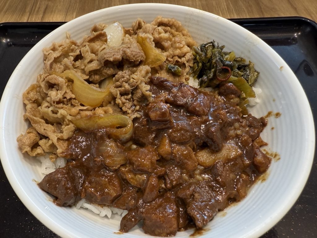 吉野家にてSPICY CURRY魯珈監修の「牛魯肉飯」が9月1日に登場！　「肉だく」を早速食べてみた