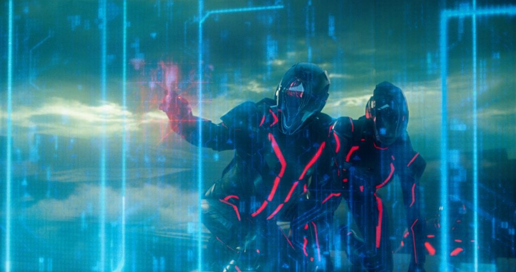 映画『トロン：アレス』敵対していた人間とAIが一緒に逃亡…？！物語が大きく動き出す、重要シーン初解禁！