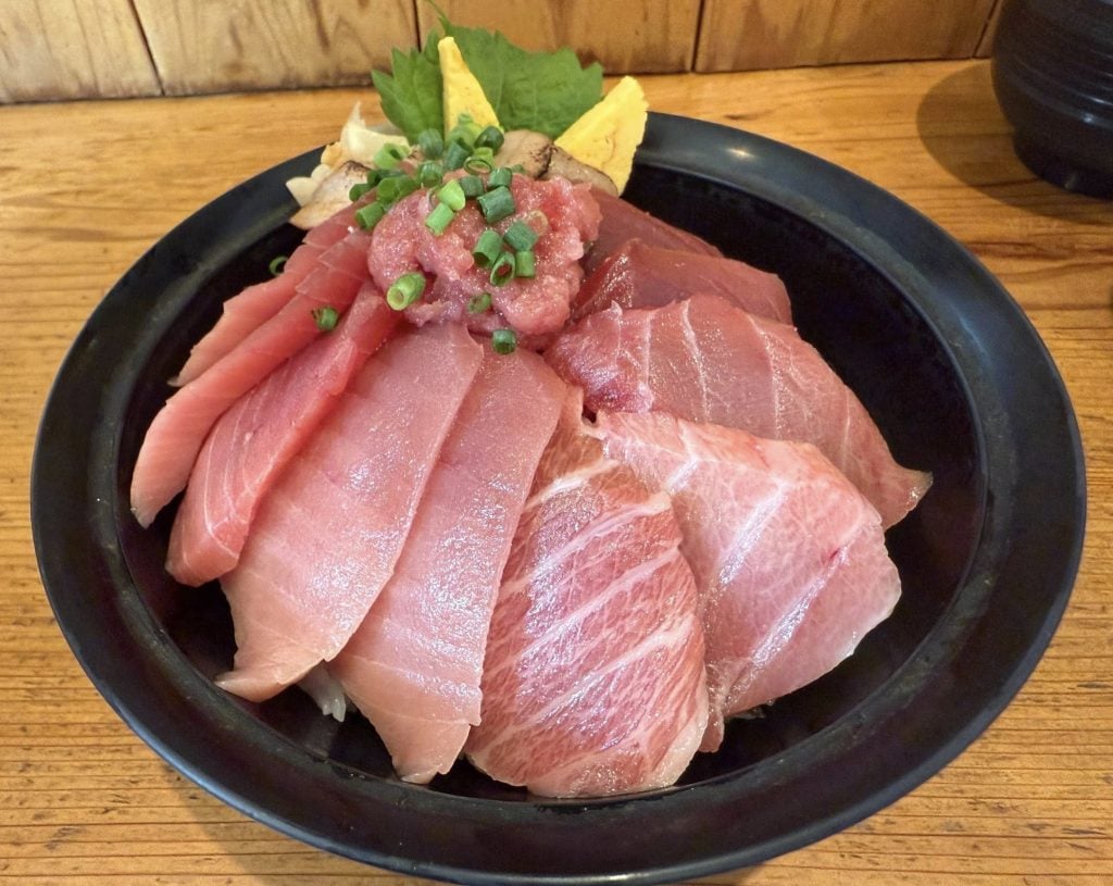 【静岡グルメ】静岡駅南口から徒歩数分　極上のマグロ丼が味わえる人気店「清水港みなみ」