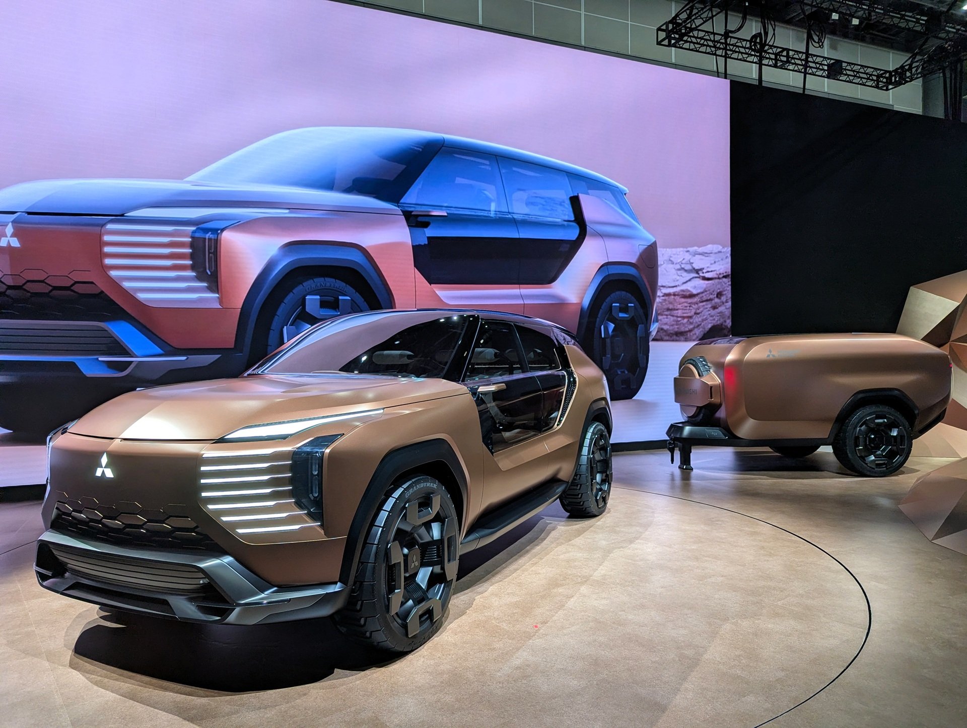 三菱自動車、電動クロスオーバーSUVコンセプト「MITSUBISHI ELEVANCE Concept」を世界初披露【ジャパンモビリティショー2025】