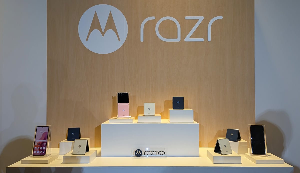 モトローラが独自AIを強化したフリップ式折りたたみスマホ「motorola razr 60」を10月10日発売へ