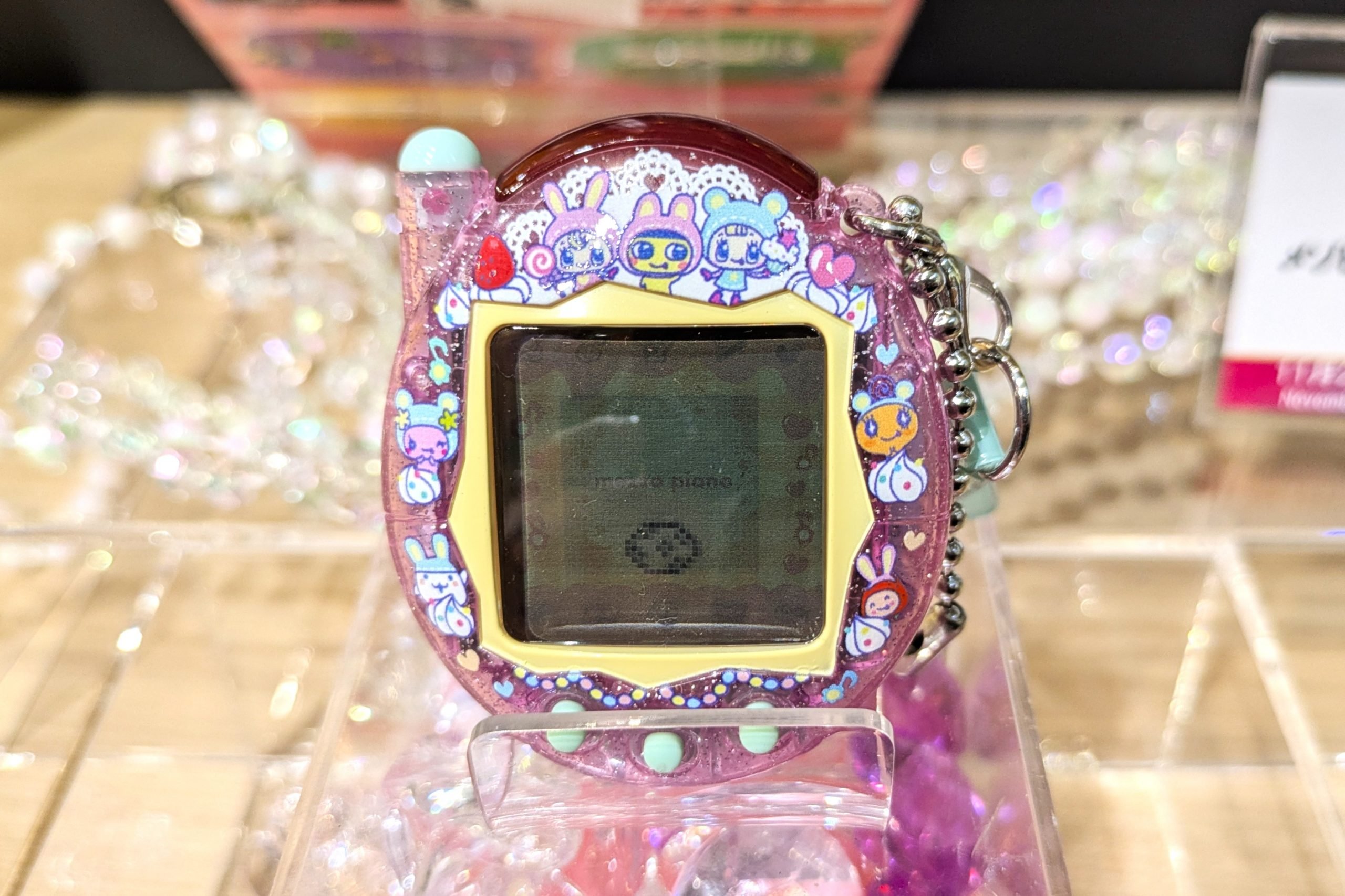 たまごっち公式ショップ『たまごっち ふぁくとり～！』が原宿に誕生！ メゾピアノとのコラボが伝説級で泣いた