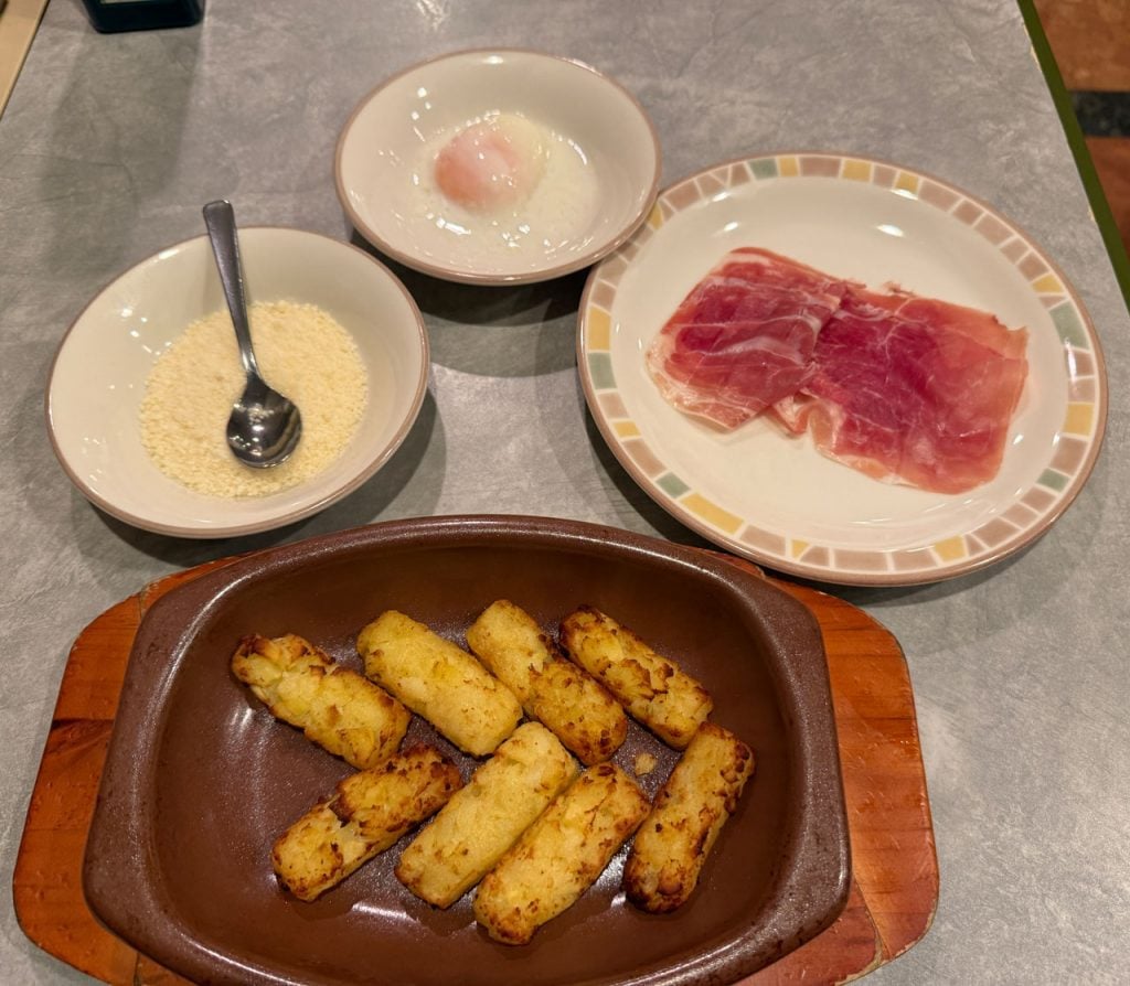 サイゼリヤのアレンジメニュー　スペイン料理「エストレジャードス」がTwitter(X)でバズる　早速やってみた